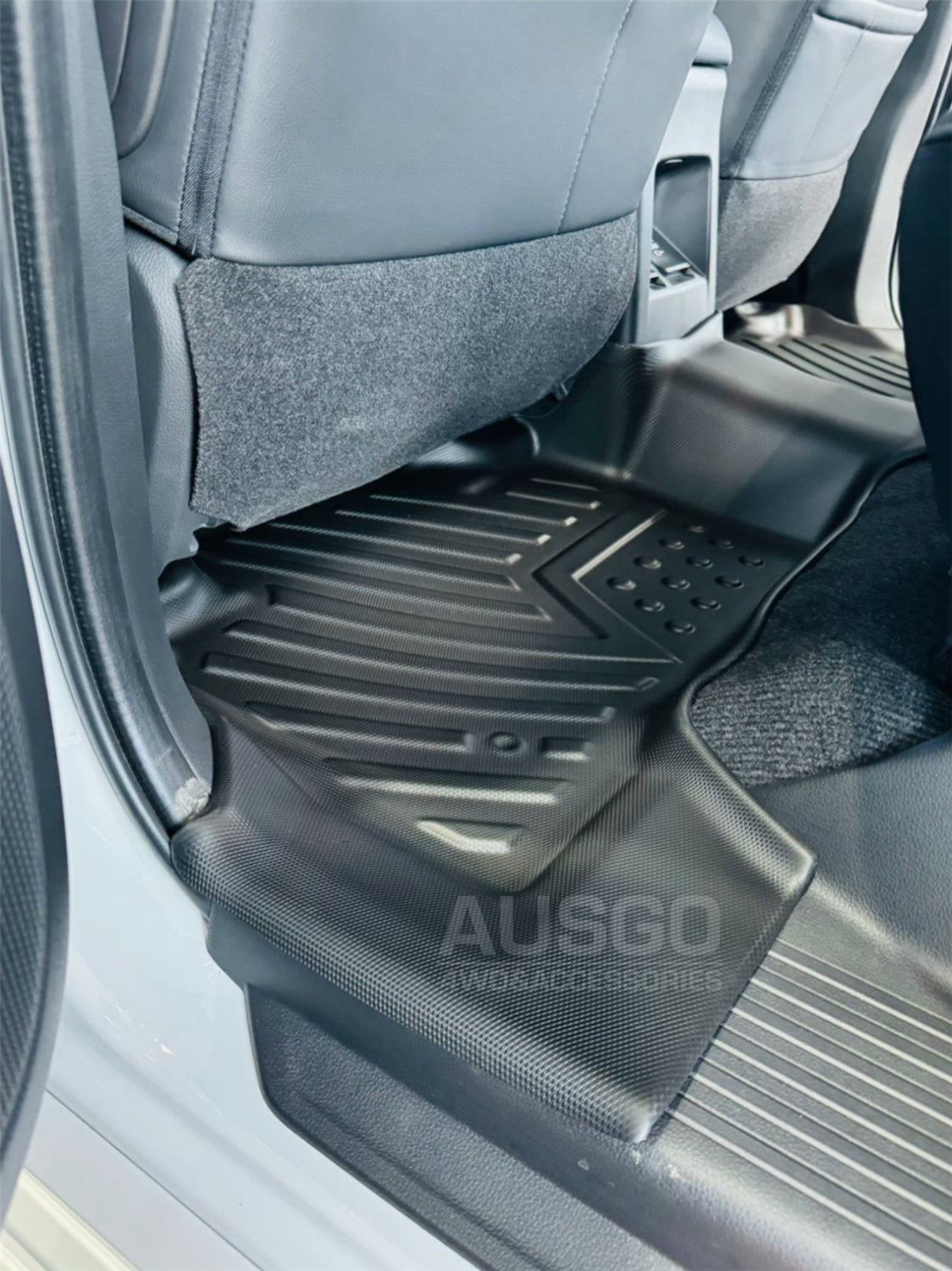 Car Floor Mats + Black Door Sill Protector for Mitsubishi Pajero Sport 2015-Onwards 5 & 7 Seats
