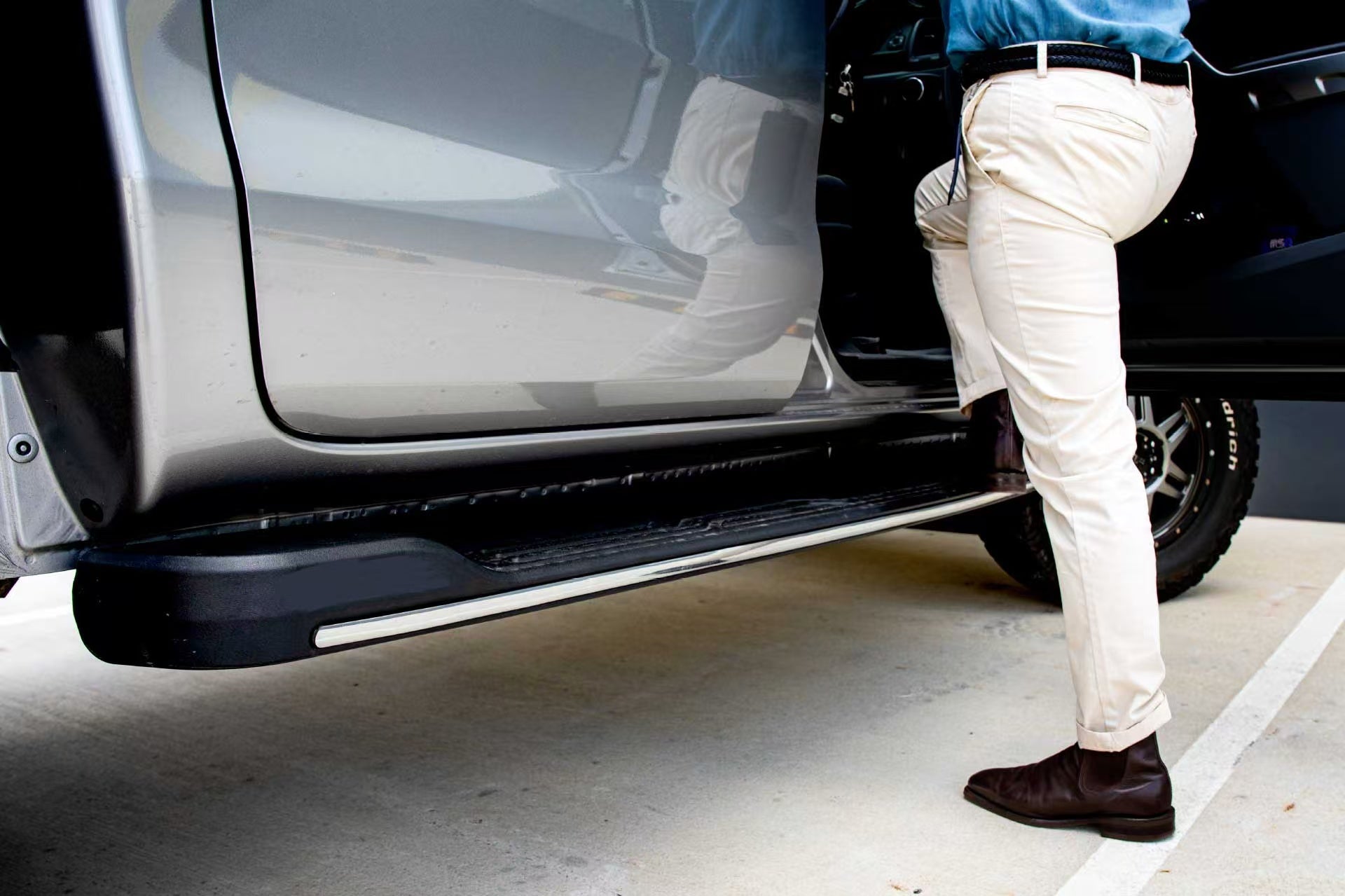 Driver Side Step Enhance Your Vehicle's Style and Functionality with Side Steps