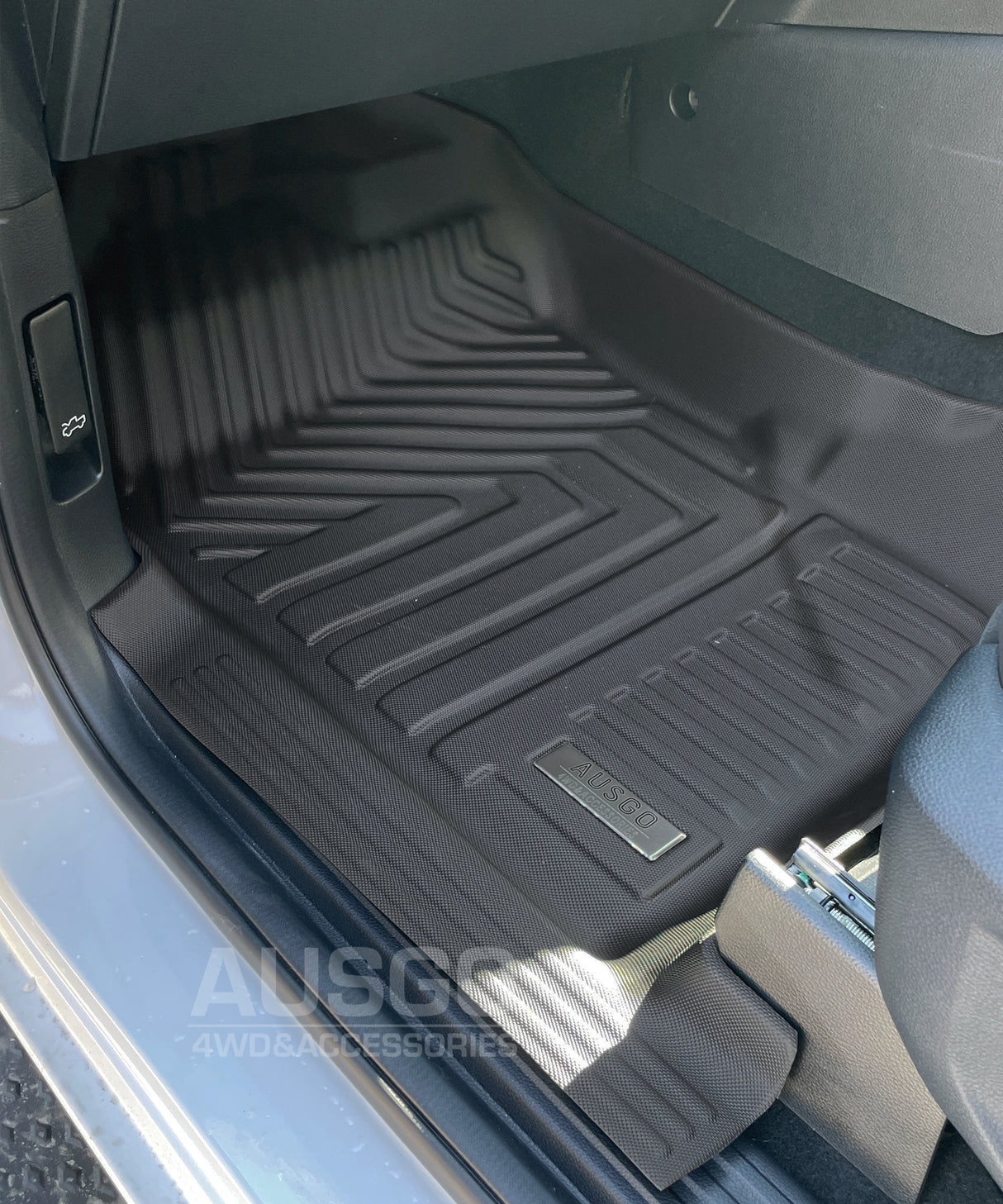 Floor Mats + Black Door Sill Protector for Volkswagen Amarok Next-Gen NF Dual Cab 2023-Onwards