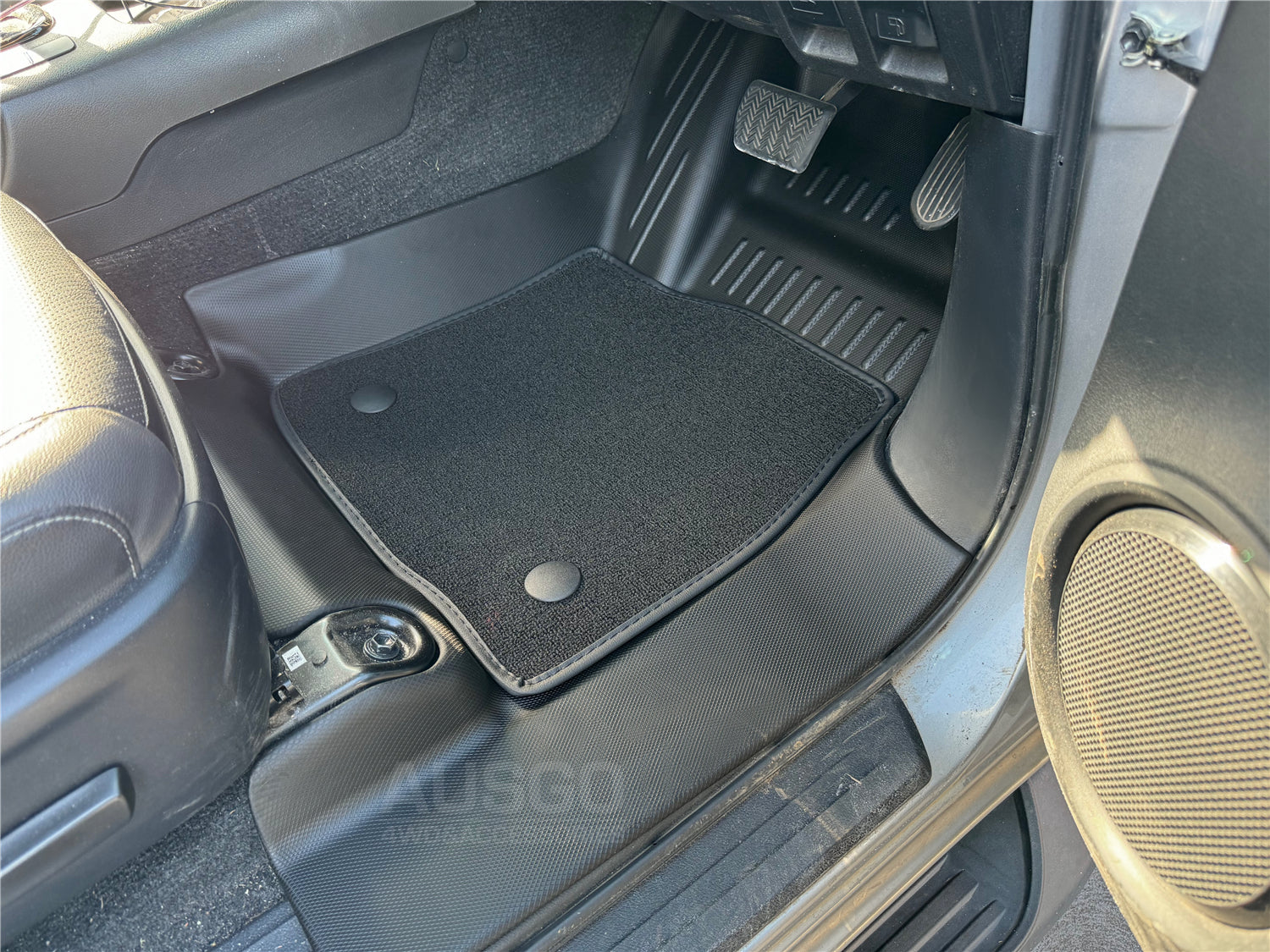 Double-Layer Car Floor Mats for Toyota Hilux Dual Cab 2015-2024 Auto Trans