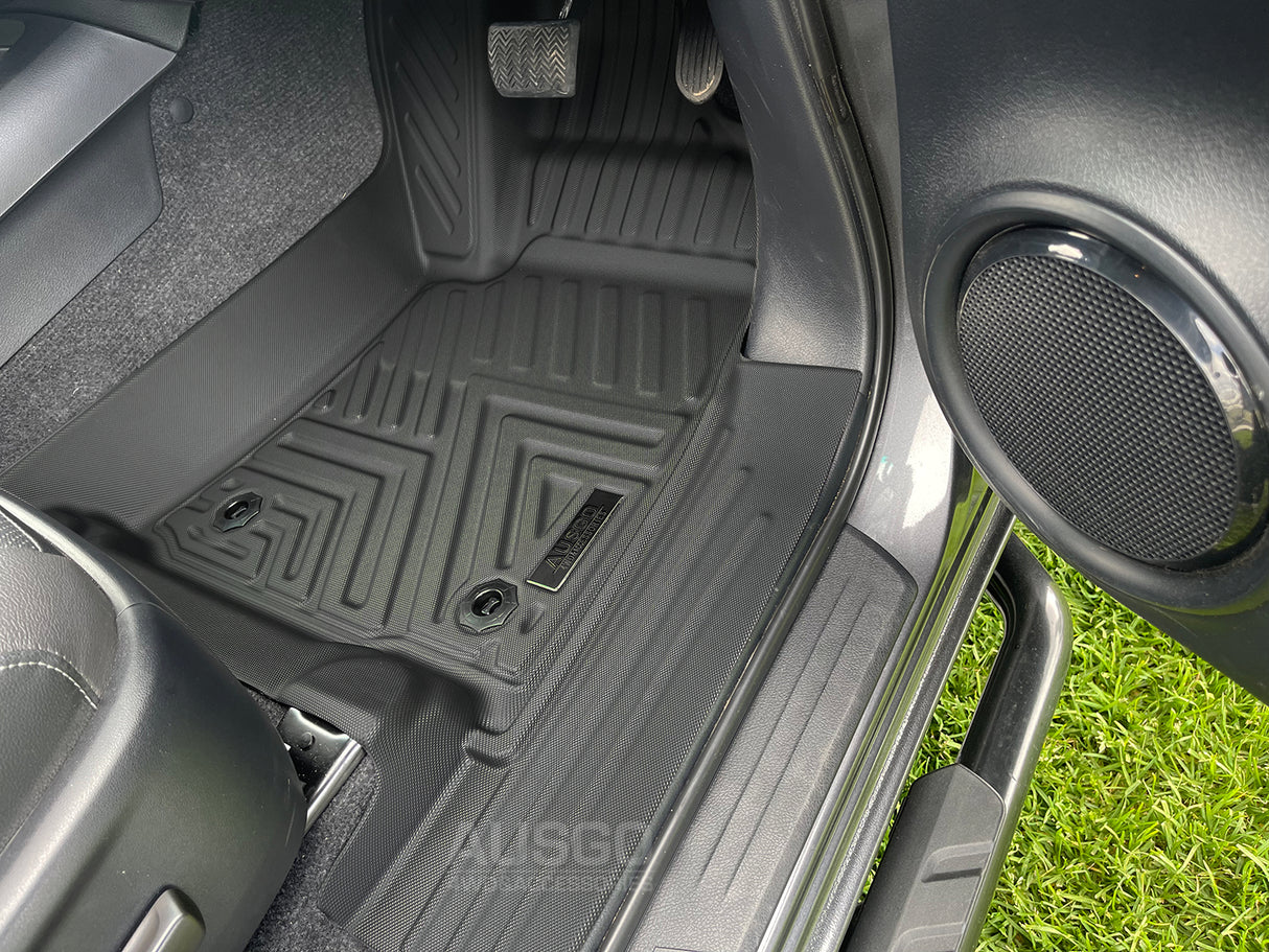 5D Moulded Car Floor Mats for Toyota Hilux Auto Transmission Single / Extra Cab 2015-Onwards