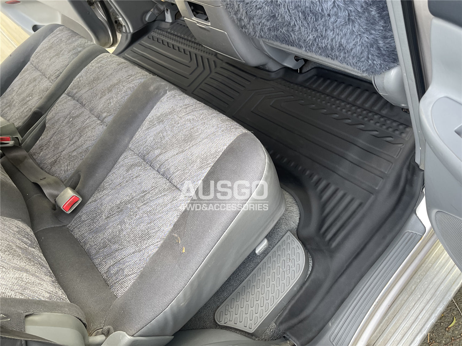 TOYOTA Land Cruiser 2010 -2013  -Tailored Carpet Car Mats