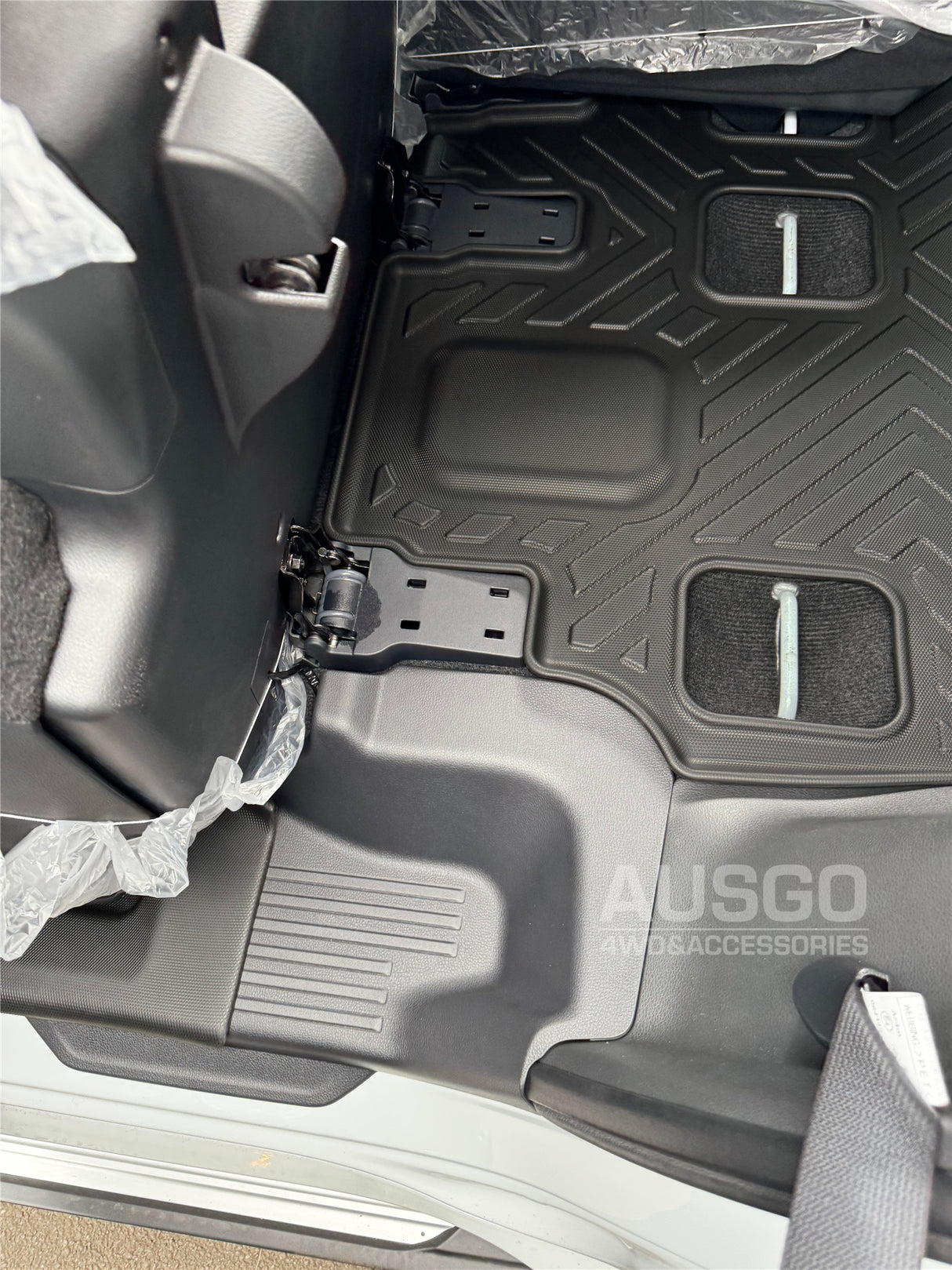 Double-Layer Car Floor Mats for Mitsubishi Pajero Sport 2015-Onwards 7 Seats