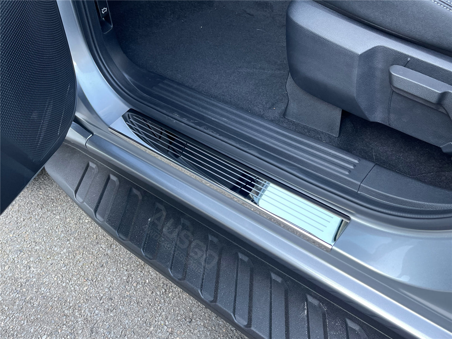Double-Layer Car Floor Mats + Door Sill Protector for Ford Ranger Dual Cab Next-Gen 2022-Onwards