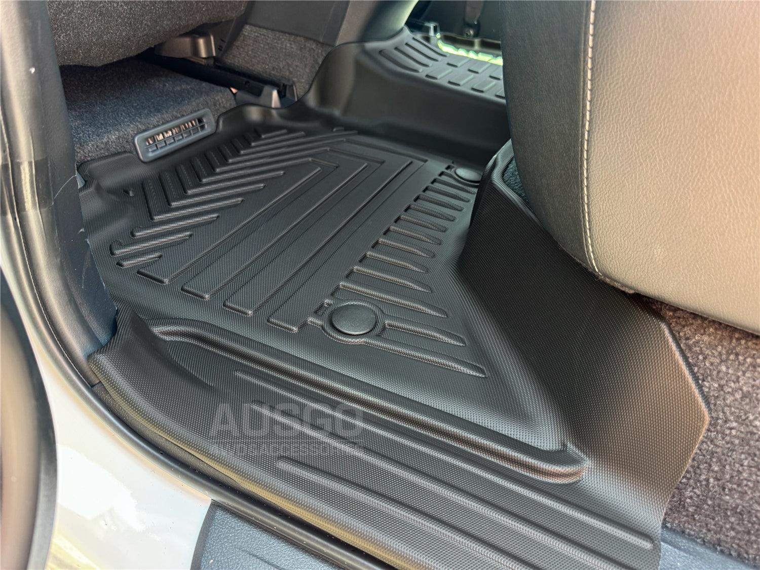 Car Floor Mats + Black Door Sill Protector for Toyota Hilux Dual Cab 2015-Onwards