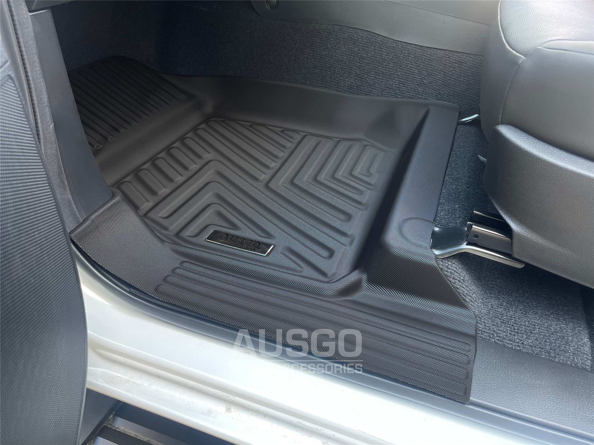 Floor Mats + Black Door Sill Protector for ISUZU MUX MU-X 2021-Onwards
